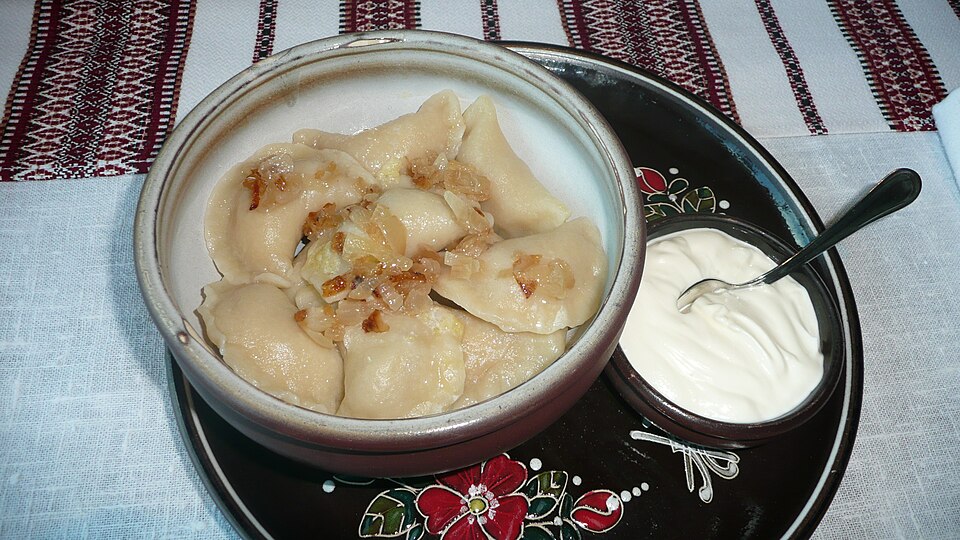 Жареные вареники со шкварками